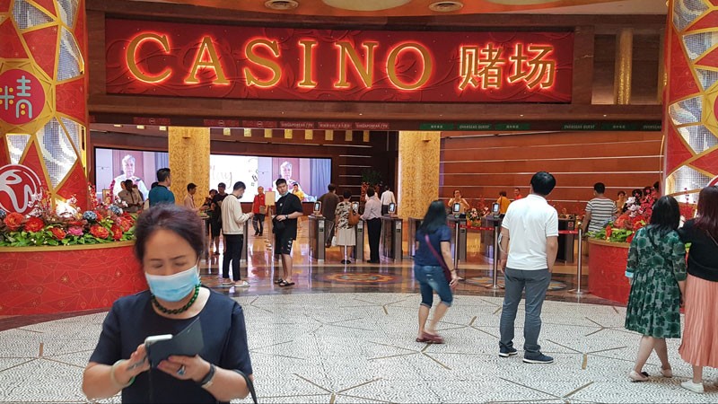 싱가포르 에서 도박 여기에 사는 사람들은 카지노 활동이 손님만큼 즐겁지 않다는 것을 알게 됩니다. 